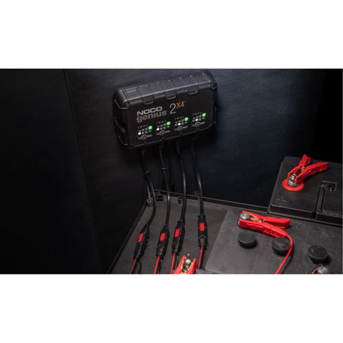 Genius&reg; 2X4 4-Bank, 8-Amp Battery Charger Solutions industrielles ALPHA