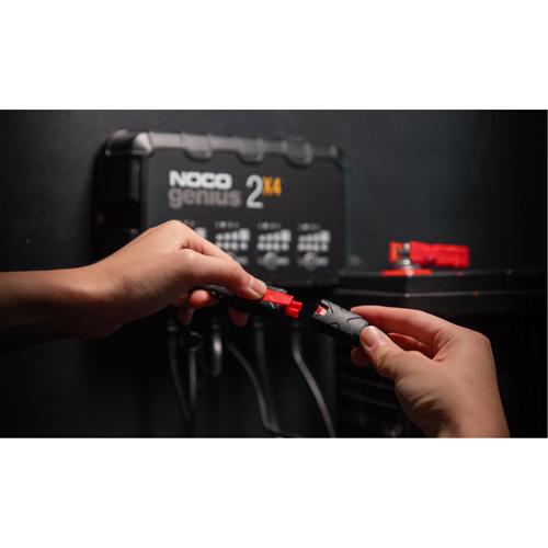 Genius&reg; 2X4 4-Bank, 8-Amp Battery Charger Solutions industrielles ALPHA