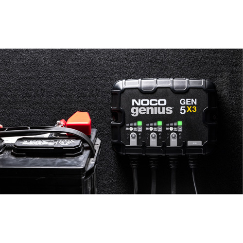 Chargeur de batterie embarqu&eacute; &agrave; 3 sorties de 15 amp&egrave;res Gen5X3 Genius Solutions industrielles ALPHA