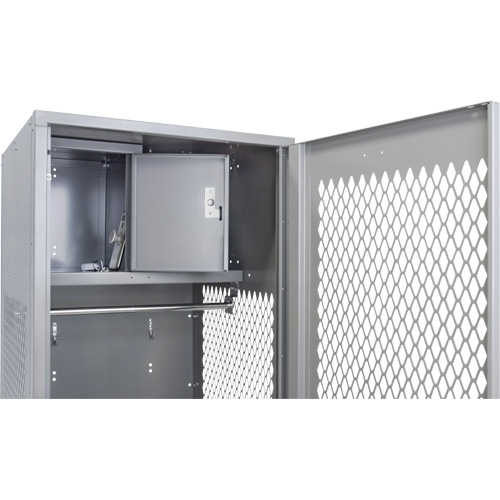 Casier pour &eacute;quipement avec porte, Acier, 24" la x 24" p x 72" h, Gris Solutions industrielles ALPHA