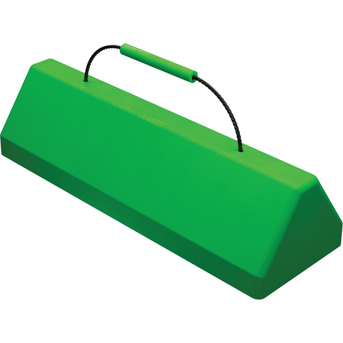 Cale de roue pour avion Checkers Safety SafeRay avec poign&eacute;e &agrave; c&acirc;ble, Ur&eacute;thane, Vert fluorescent, 24" la x 8" p x 6" h Solutions industrielles ALPHA