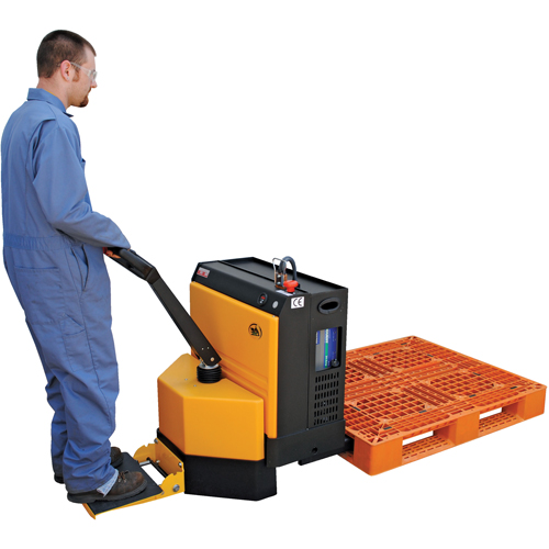 Transpalette &eacute;lectrique motoris&eacute; a/plateforme &agrave; conducteur debout, Capacit&eacute; 4500 lb, 48" lo x 30,25" la Solutions industrielles ALPHA