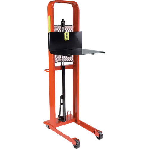 Gerbeur hydraulique &agrave; plateforme, M&eacute;canisme Pompe au pied, Capacit&eacute; de 1000 lb, Levage max de 80" Solutions industrielles ALPHA