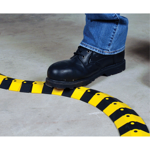 Ultra-Sidewinder&reg; Cable Protection System - Small, 13.125" x 3" x 0.75", 32000 lbs. (16 tons) Solutions industrielles ALPHA