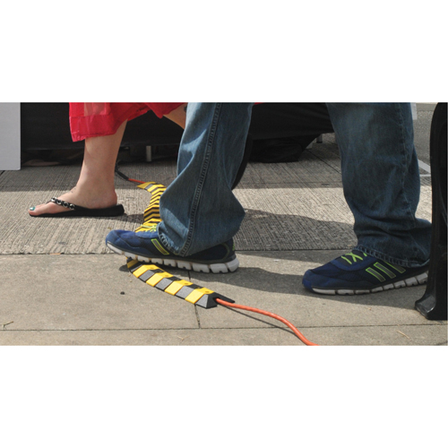 Ultra-Sidewinder&reg; Cable Protection System - Small, 13.125" x 3" x 0.75", 32000 lbs. (16 tons) Solutions industrielles ALPHA