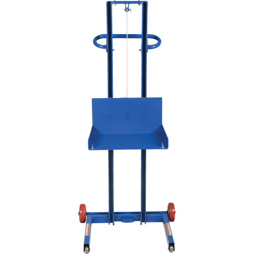 Plateforme &eacute;l&eacute;vatrice &agrave; profil bas pour charge l&eacute;g&egrave;re, M&eacute;canisme Treuil manuel, Capacit&eacute; de 400 lb, Levage max de 55" Solutions industrielles ALPHA