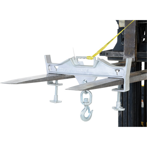 Crochet de levage &agrave; pivot double, Ouverture des fourches 7-1/4" x  2-1/2" Solutions industrielles ALPHA