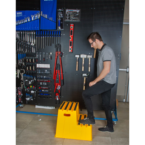 Industrial Step Stool, 2 Steps, 26" x 22-7/16" x 19-11/16" High Solutions industrielles ALPHA