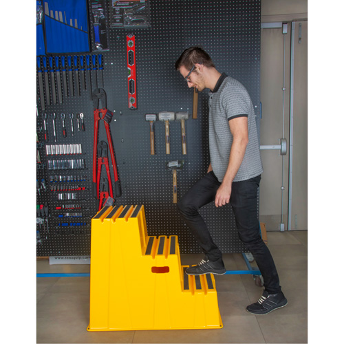 Escabeau industriel, 3 marches, 34-13/16" x 22-7/16" x Hauteur 28-1/2" Solutions industrielles ALPHA