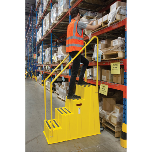 Escabeau industriel, 4 marches, 44" x 22-1/4" x Hauteur 65-1/8" Solutions industrielles ALPHA