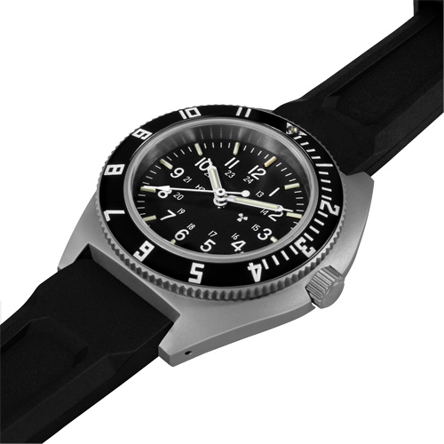 Steel Navigator Watch on 3-Piece Rubber Strap Kit, Digital, Battery Operated, 41 mm, Black Solutions industrielles ALPHA