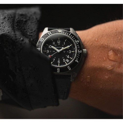 Steel Navigator with Date on Black 3-Piece Rubber Strap Kit, Digital, Battery Operated, 41 mm, Black Solutions industrielles ALPHA