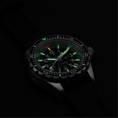 Steel Navigator with Date on Black 3-Piece Rubber Strap Kit, Digital, Battery Operated, 36 mm, Black Solutions industrielles ALPHA