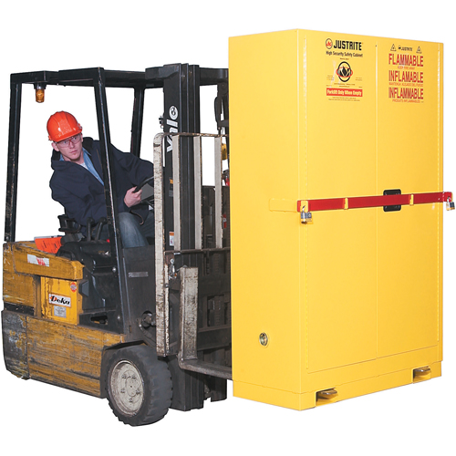 Armoire de rangement haute s&eacute;curit&eacute; avec barre en acier pour produits inflammables, 45 gal., 2 tablettes Solutions industrielles ALPHA