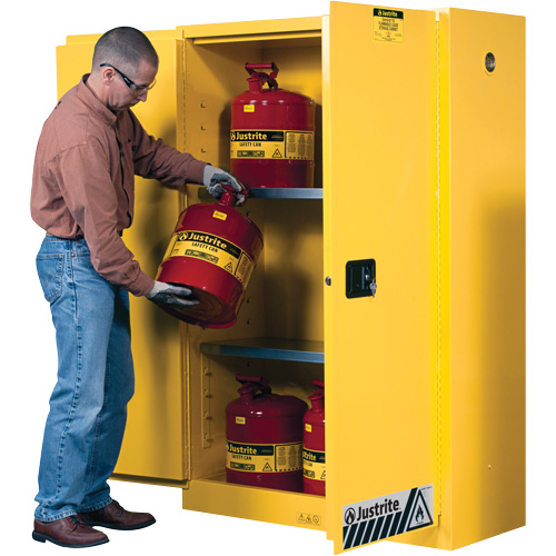 Armoires Sure-Grip EX pour produits inflammables, 45 gal., 2 Porte(s), 43" La x 65" h x 18" p Solutions industrielles ALPHA