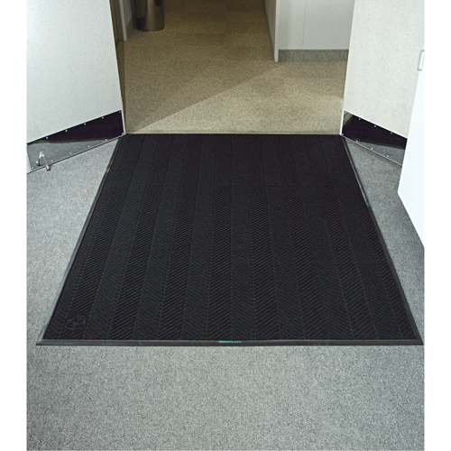 Tapis Waterhog Eco Elite, Essuie-pieds/grattoir, 6' x 20' x 3/8", Fum&eacute;e noire Solutions industrielles ALPHA