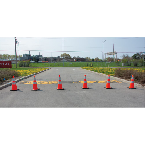 C&ocirc;ne de signalisation, 28", Orange, Bande(s) r&eacute;fl&eacute;chissante(s) 4" & 6" Solutions industrielles ALPHA