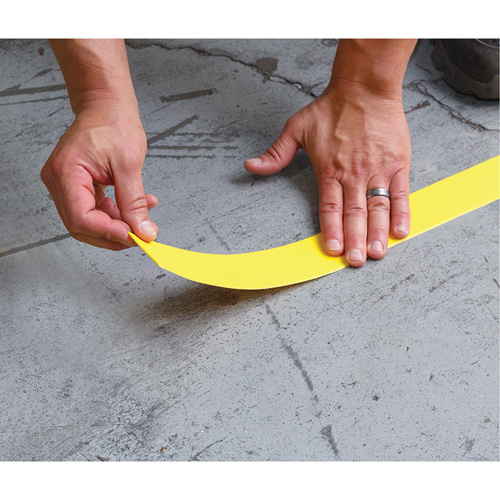 Tough-Mark Heavy-Duty Floor Marking, Rectangle, 48" L x 2" W, Yellow, Polyethylene Solutions industrielles ALPHA