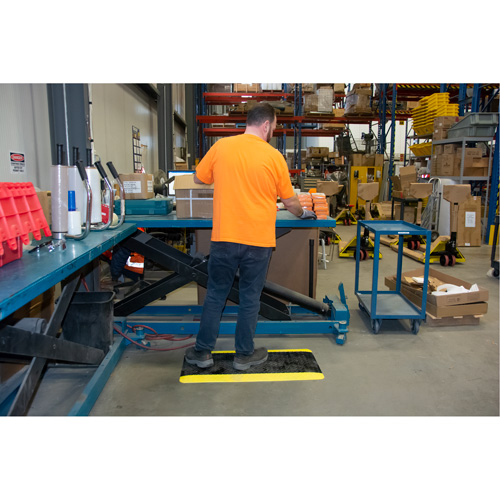 Anti-Fatigue Matting, Diamond, 1-2/3' x 3-1/4' x 3/4", Black/Yellow, Polyurethane Solutions industrielles ALPHA