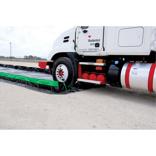 Berme Ultimate Copolymer 2000 Ultra-Containment Berm, Capacit&eacute; 5655 gal. US, 14' la x 54' lo x 12" h, Support &agrave; charni&egrave;re Solutions industrielles ALPHA