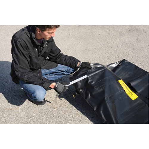 Ultra-550 Containment Sump&reg; Flexible Fuel Tank Container without Drain, 102" L x 72" W, 650 US gal. Capacity Solutions industrielles ALPHA