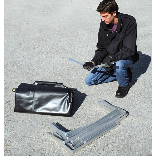 Ultra-550 Containment Sump&reg; Flexible Fuel Tank Container without Drain, 102" L x 72" W, 650 US gal. Capacity Solutions industrielles ALPHA