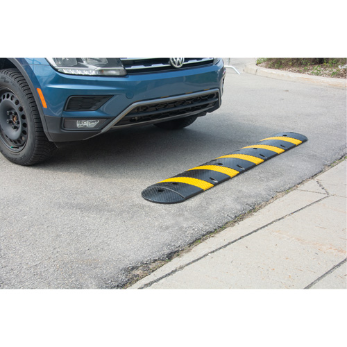 Ensemble de bosse de d&eacute;c&eacute;l&eacute;ration, Caoutchouc, 4' lo x 11" la x 2" h Solutions industrielles ALPHA