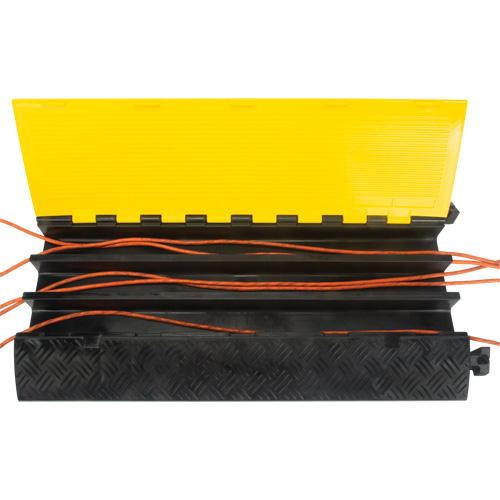 Polyurethane Cable Protector, 3 Channels, 35.43" L x 19.69" W x 3" H Solutions industrielles ALPHA