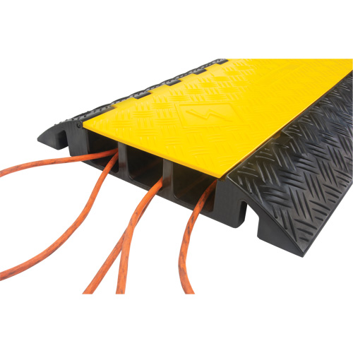Protecteur de c&acirc;bles en polyur&eacute;thane, 5 canaux, 35,43" lo x 19,69" la x 2" h Solutions industrielles ALPHA