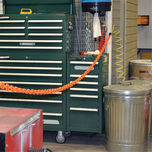 Ensemble de barri&egrave;re &agrave; chaîne magn&eacute;tique pour l'entrep&ocirc;t, Orange, Maillon de 2", 15' de long Solutions industrielles ALPHA