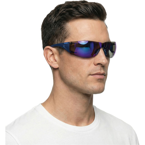 Lunettes de s&eacute;curit&eacute; Adapt Lite, Lentille Miroir bleu, Antibu&eacute;e/Anti-&eacute;gratignures, ANSI Z87+/R&eacute;pond ou surpasse la norme CSA Z94.3 Solutions industrielles ALPHA