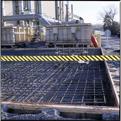 Ruban pour barricade, Anglais, 3" la x 200' lo, 3 mils, Noir sur jaune Solutions industrielles ALPHA