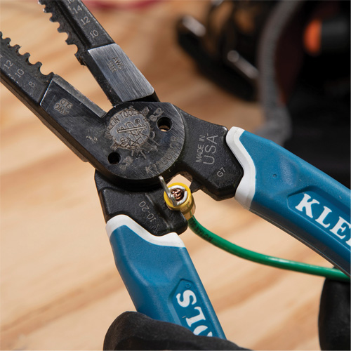 Outil polyvalent Klein-Kurve pour d&eacute;nuder, couper et sertir les fils, 8-1/4" lo, 8 - 20 AWG Solutions industrielles ALPHA