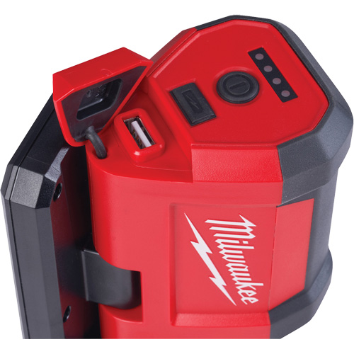 Projecteur &agrave; faisceau large pour entretien et r&eacute;paration avec chargeur USB M12 Rover, DEL, 700 lumens Solutions industrielles ALPHA
