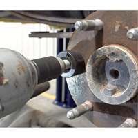 Outil d'installation de goujons de roue Solutions industrielles ALPHA