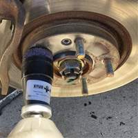 STUD KLEEN Impact-Driven Hub, Stud & Wheel Cleaning Tool Solutions industrielles ALPHA