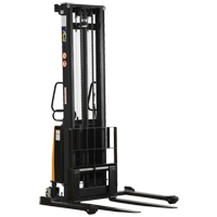 Gerbeur pour chariot &eacute;l&eacute;vateur, Fonctionnement &eacute;lectrique, Capacit&eacute; 2000 lb, Lev&eacute;e max 150" Solutions industrielles ALPHA