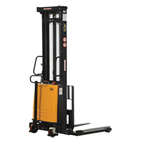 Gerbeur pour chariot &eacute;l&eacute;vateur, Fonctionnement &eacute;lectrique, Capacit&eacute; 2000 lb, Lev&eacute;e max 150" Solutions industrielles ALPHA