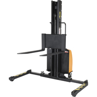 Gerbeur motoris&eacute; avec m&acirc;t &eacute;troit, Fonctionnement &eacute;lectrique, Capacit&eacute; 1500 lb, Lev&eacute;e max 63" Solutions industrielles ALPHA