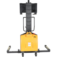 Gerbeur motoris&eacute; avec m&acirc;t &eacute;troit, Fonctionnement &eacute;lectrique, Capacit&eacute; 1500 lb, Lev&eacute;e max 63" Solutions industrielles ALPHA