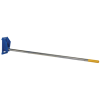 Fl&egrave;che de chariot &eacute;l&eacute;vateur pour tapis, 108-1/2" longueur, Install&eacute; sur tablier, Capacit&eacute; de 2500 lb Solutions industrielles ALPHA