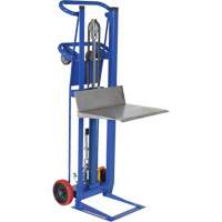 Gerbeur &agrave; plateforme hydraulique, M&eacute;canisme Pompe au pied, Capacit&eacute; de 750 lb, Levage max de 52" Solutions industrielles ALPHA