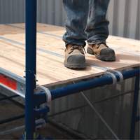 Tour d'&eacute;chafaudage compl&egrave;te avec roulettes, 69-1/2" p x 178" h Solutions industrielles ALPHA