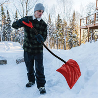 Pelle &agrave; neige Yukon, Lame Polypropyl&egrave;ne, Largueur 18", Manche Prise en D ergonomique Solutions industrielles ALPHA