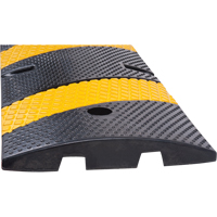 Speed Bump, Rubber, 6' L x 11-3/4" W x 2" H Solutions industrielles ALPHA
