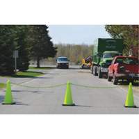 Ensemble de c&ocirc;nes de signalisation et chaînes, 28", Orange, Bande(s) r&eacute;fl&eacute;chissante(s) 4" & 6" Solutions industrielles ALPHA