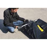 Ultra-275 Containment Sump&reg; Flexible Fuel Tank Container without Drain, 102" L x 48" W, 400 US gal. Capacity Solutions industrielles ALPHA