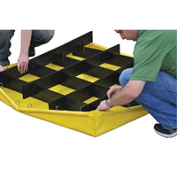 4-Drum Flexible Ultra-Spill Pallet&reg;, 66 US gal. Spill Capacity, 48" x 48" x 7" Solutions industrielles ALPHA