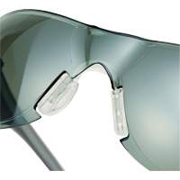 Lunettes de s&eacute;curit&eacute; Adapt Lite, Lentille Int&eacute;rieur/ext&eacute;rieur, Antibu&eacute;e/Anti-&eacute;gratignures, ANSI Z87+/R&eacute;pond ou surpasse la norme CSA Z94.3 Solutions industrielles ALPHA