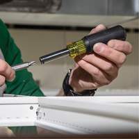 Tournevis/tourne-&eacute;crou 11-en-1, Prise Coussin&eacute;e Solutions industrielles ALPHA